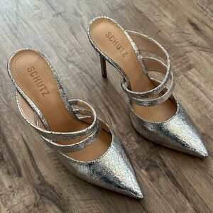 Schutz NWT Sz 8 Silver Pumps